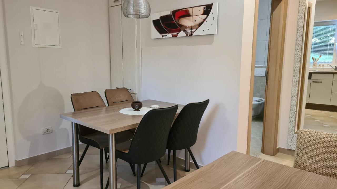 Villa Amalia Apartments Malinska Eksteriør billede